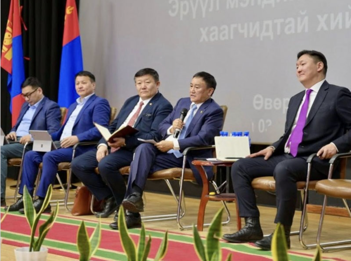 Өвөрхангай аймаг 30 сая ам.долларын хөрөнгө оруулалтаар 300 ортой жишиг нэгдсэн эмнэлэгтэй болно